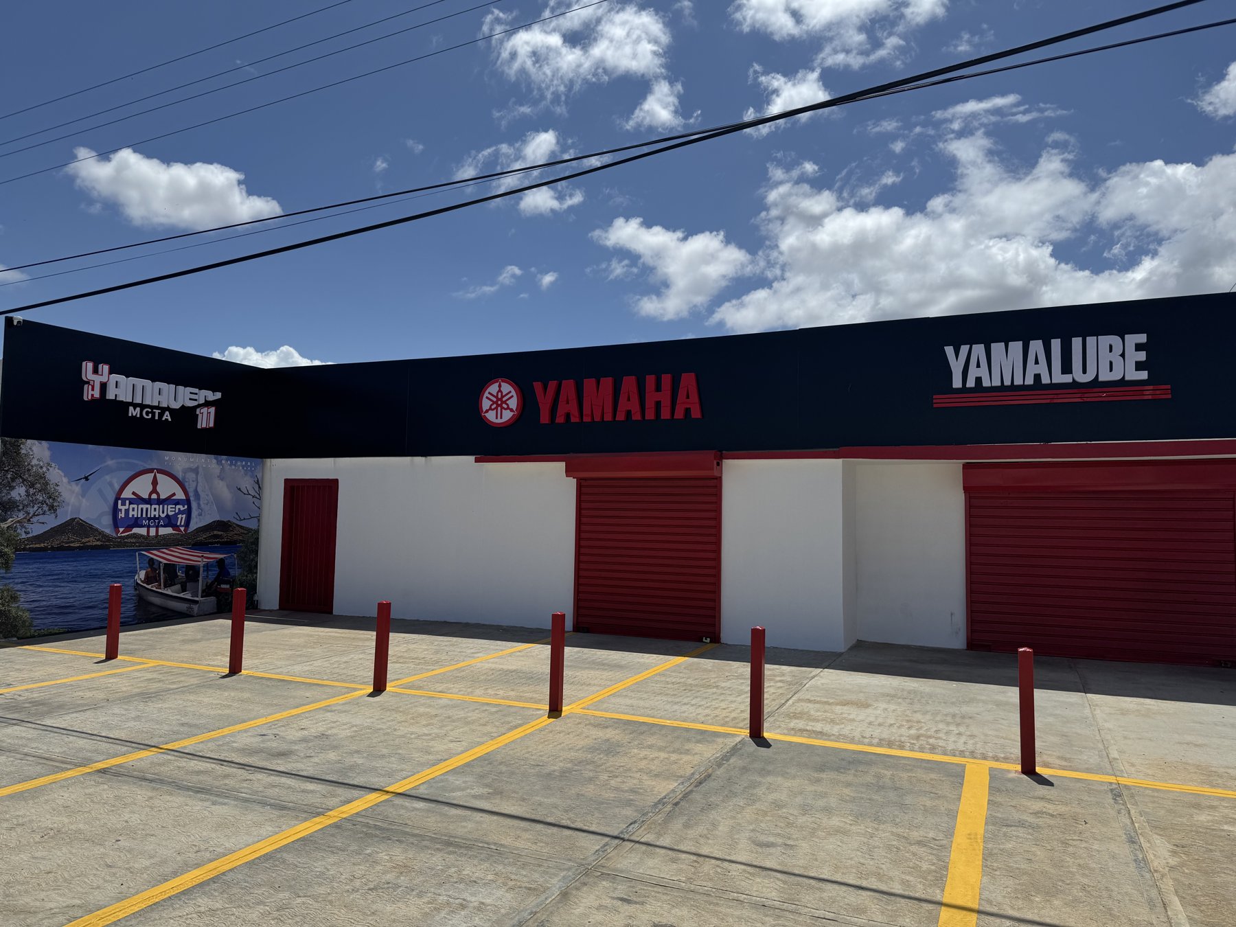 Fachada de la tienda Yamaven Boca de Río, Macanao
