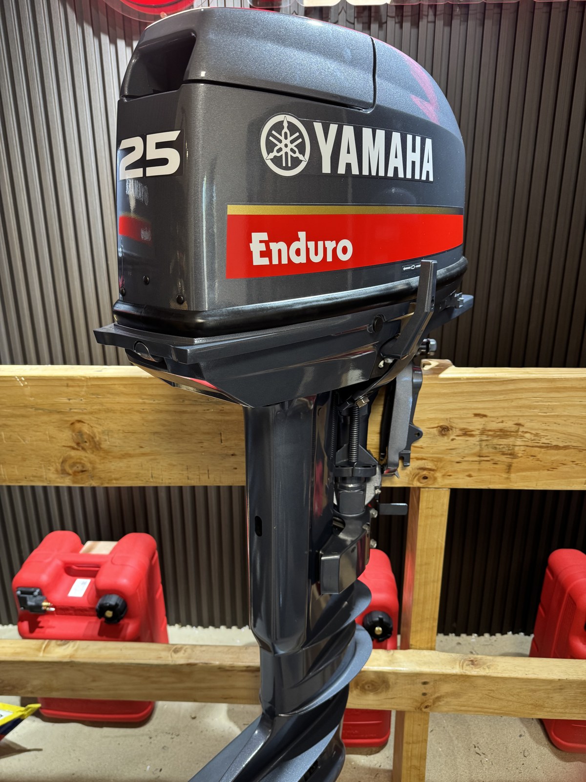 Yamaha Enduro 25 HP Pata Larga, otra vista